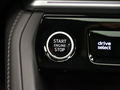 Used 2025 Audi Q5 Premium w/ Convenience Package image 28