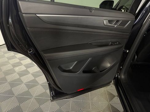 Used 2025 Volkswagen Atlas Cross Sport SE FWD image 28