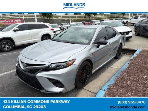 Used 2019 Toyota Camry SE FWD image 1