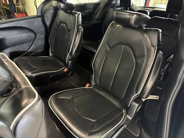 Used 2019 Chrysler Pacifica Limited w/ Advanced Safetytec Group FWD image 42