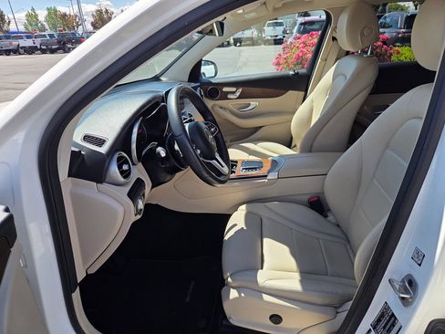 Used 2022 Mercedes-Benz GLC 300 4MATIC image 12