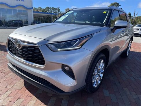 Used 2023 Toyota Highlander Limited image 1