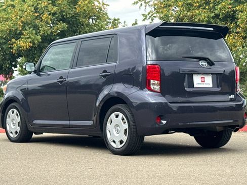Used 2012 Scion xB FWD image 6