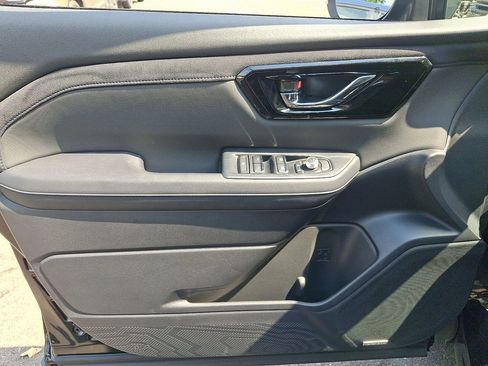 Certified 2025 Subaru Forester Limited image 13