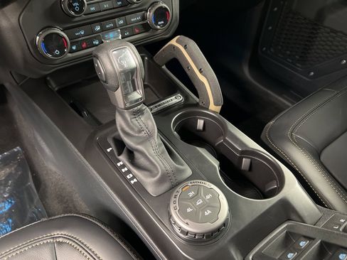 New 2026 Ford Bronco Badlands image 16