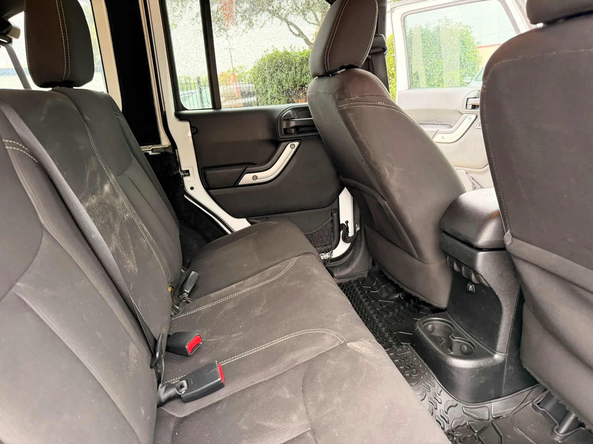 Used 2017 Jeep Wrangler Unlimited Sahara w/ Connectivity Group AWD/4WD image 14