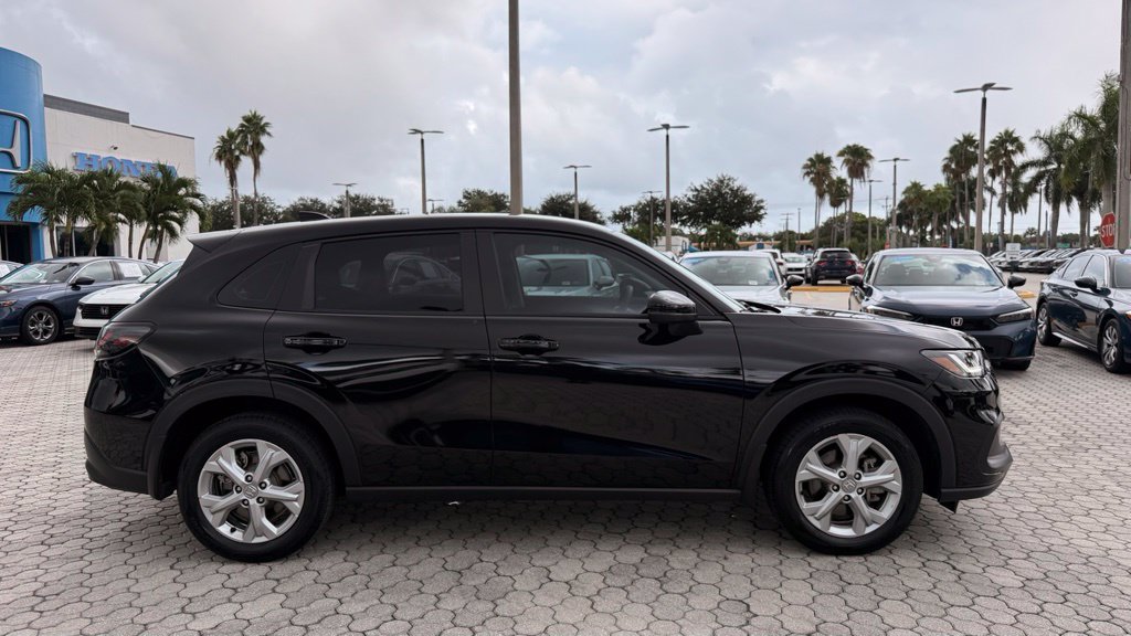 Used 2025 Honda HR-V LX image 13