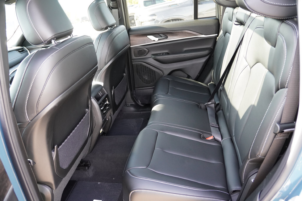 New 2027 Jeep Grand Cherokee Limited AWD/4WD image 11