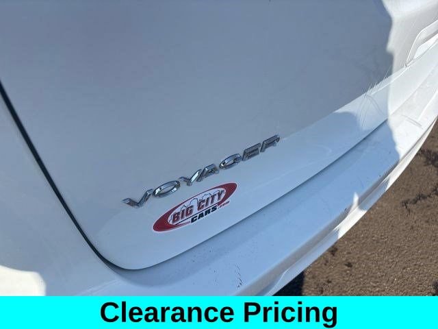 Used 2023 Chrysler Voyager LX FWD image 44