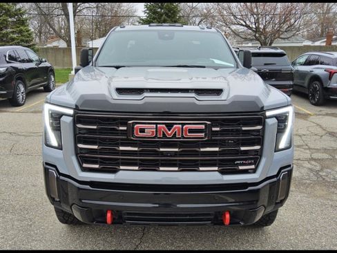 Used 2024 GMC Sierra 2500 AT4X image 2