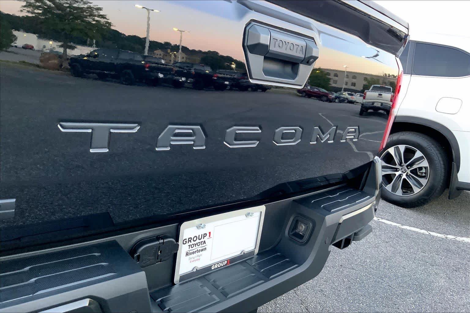Used 2024 Toyota Tacoma SR5 AWD/4WD image 28