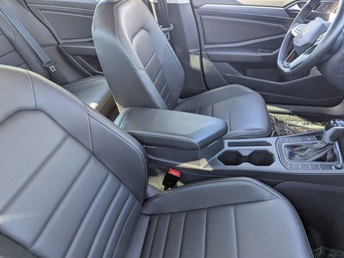 Used 2024 Volkswagen Jetta SE image 11