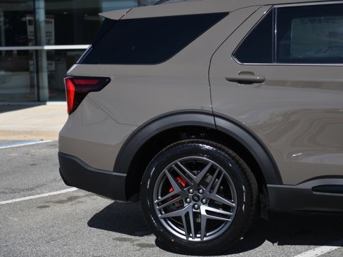 New 2026 Ford Explorer ST-Line image 3