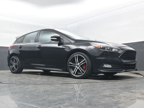 Used 2016 Ford Focus ST w/ Equipment Group 401A image 20