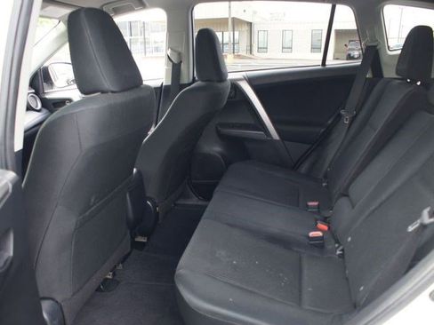 Used 2018 Toyota RAV4 LE image 12