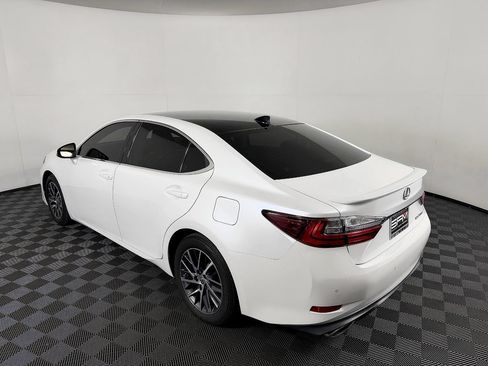 Used 2016 Lexus ES 350 w/ Luxury Package w/Wood Trim FWD image 18