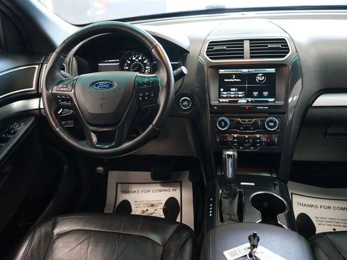 Used 2016 Ford Explorer XLT w/ Equipment Group 202A image 9