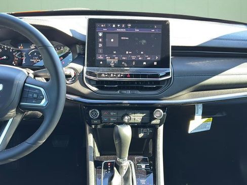 New 2026 Jeep Compass Latitude image 22