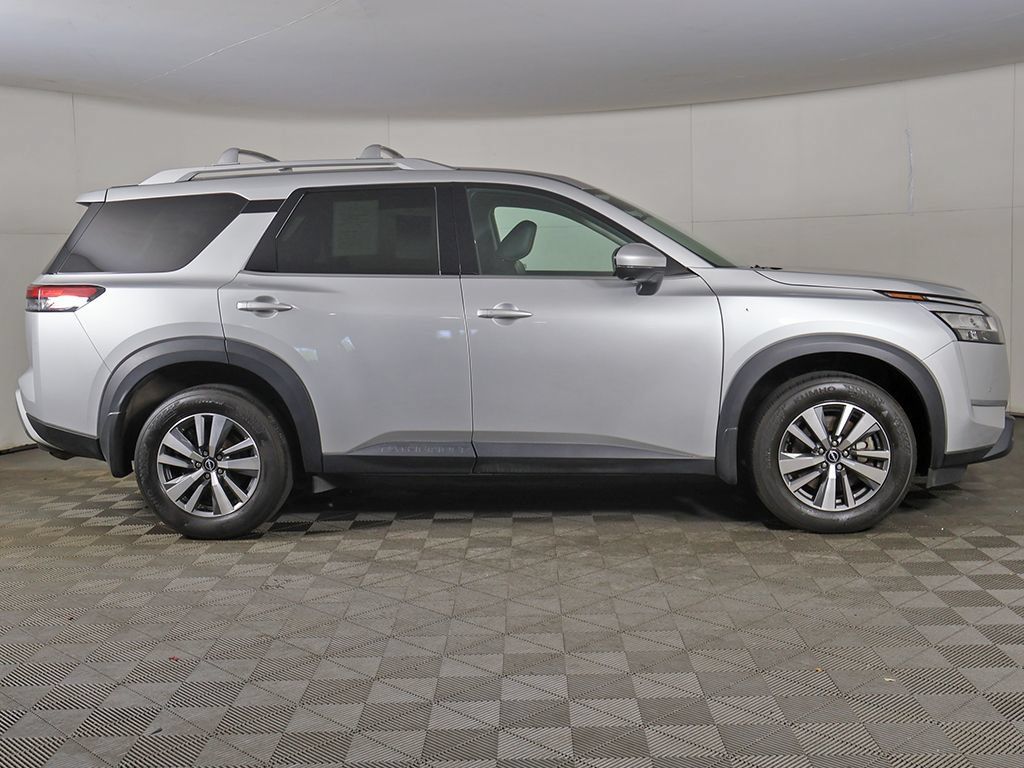 Used 2023 Nissan Pathfinder SL AWD/4WD image 19
