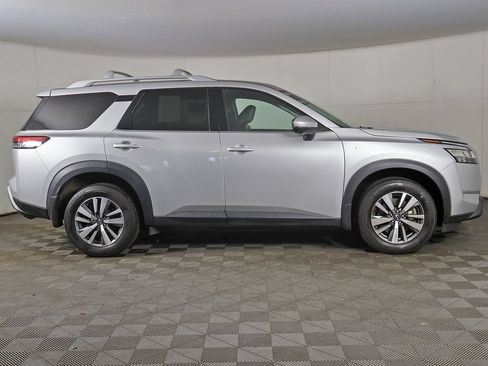 Used 2023 Nissan Pathfinder SL AWD/4WD image 19
