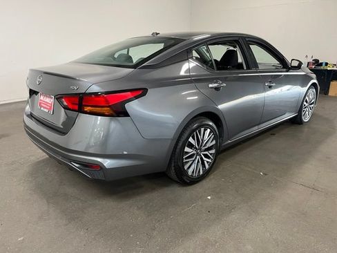 Used 2024 Nissan Altima 2.5 SV FWD image 3
