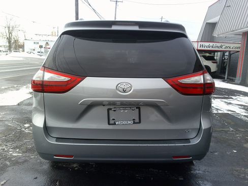 Used 2015 Toyota Sienna LE image 4