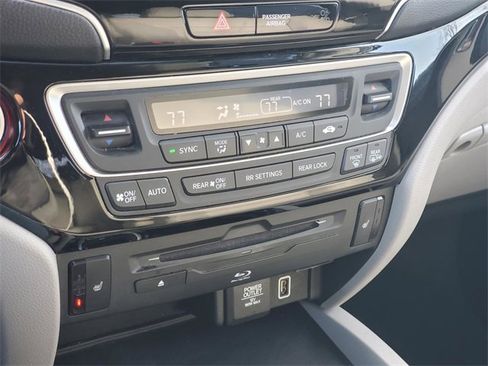 Used 2019 Honda Pilot Touring image 26