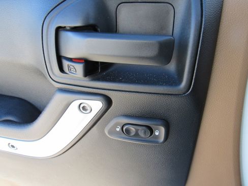 Used 2017 Jeep Wrangler Unlimited Sahara w/ Dual Top Group image 15