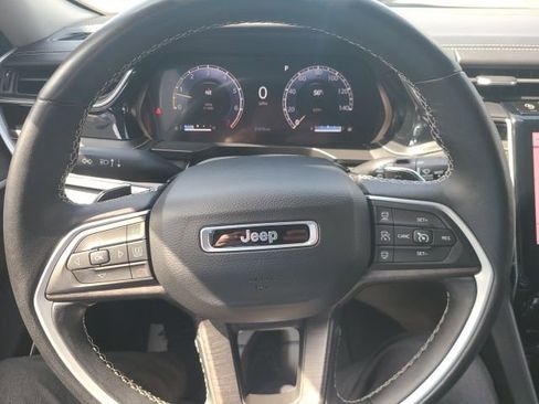 Used 2022 Jeep Grand Cherokee L Limited image 11