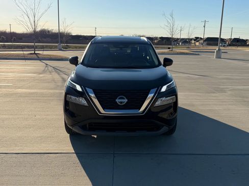 Used 2023 Nissan Rogue SV w/ SV Premium B Package FWD image 2