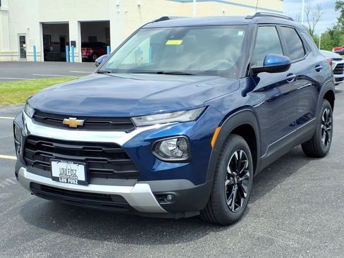 Used 2023 Chevrolet TrailBlazer LT FWD image 2