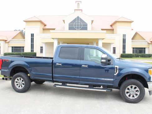 Used 2017 Ford F250 XLT w/ XLT Premium Package image 2