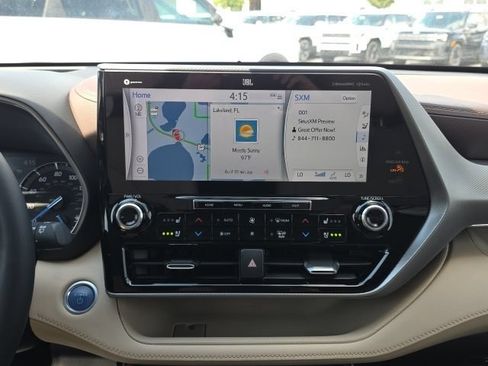 Used 2021 Toyota Highlander Platinum FWD image 17