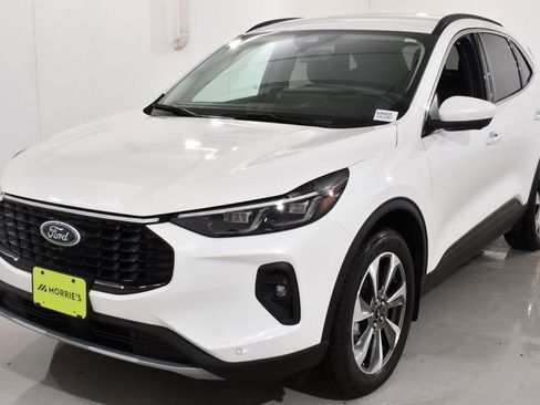 Used 2025 Ford Escape Platinum w/ Premium Technology Package image 2