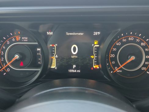 Used 2024 Jeep Gladiator Mojave w/ Technology Group image 25