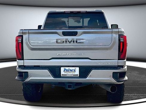 Used 2025 GMC Sierra 2500 Denali Ultimate image 5
