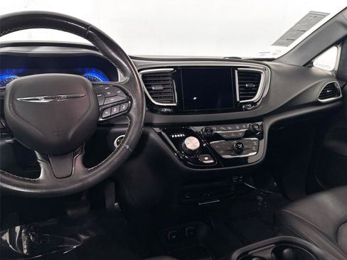 Used 2020 Chrysler Pacifica Touring-L Plus FWD image 32