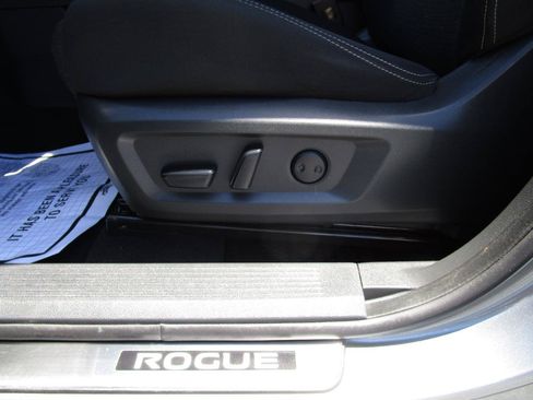 Used 2023 Nissan Rogue SV FWD image 19