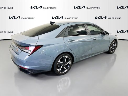 Used 2022 Hyundai Elantra Limited image 7