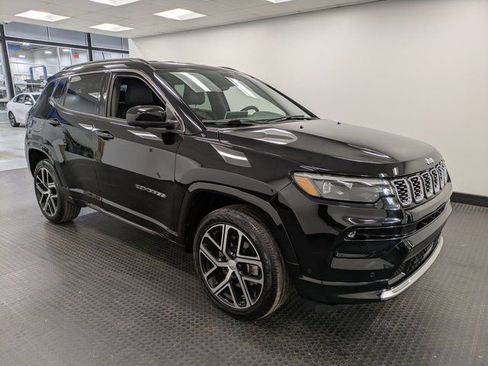 Used 2024 Jeep Compass Limited w/ Elite Group image 3