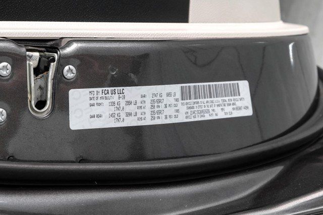 Used 2019 Chrysler Pacifica Touring-L FWD image 57