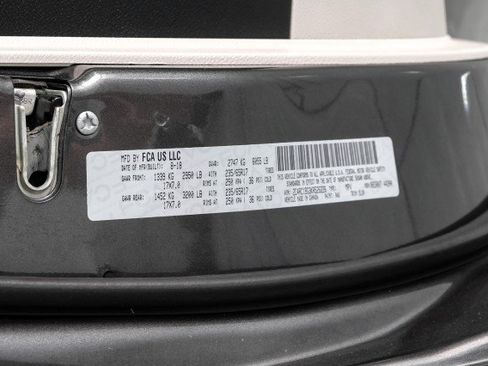 Used 2019 Chrysler Pacifica Touring-L FWD image 57