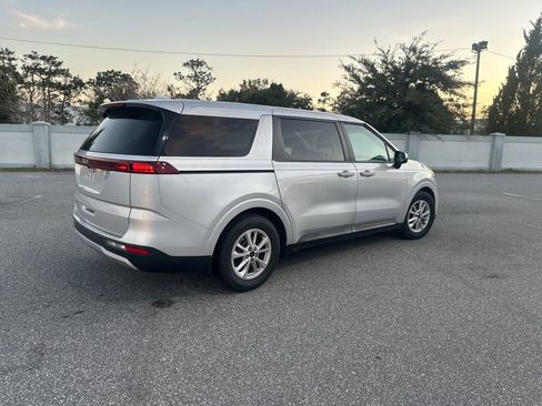 Used 2022 Kia Carnival LX image 6