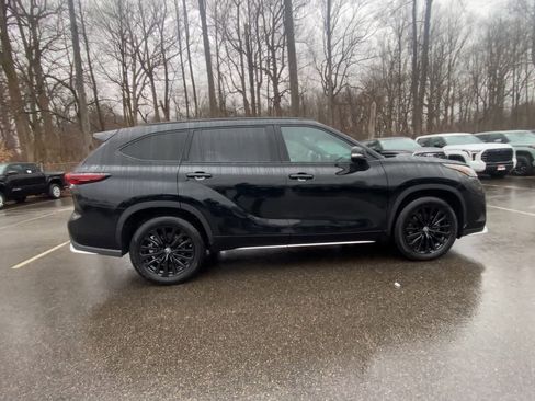 Certified 2025 Toyota Highlander XSE image 7