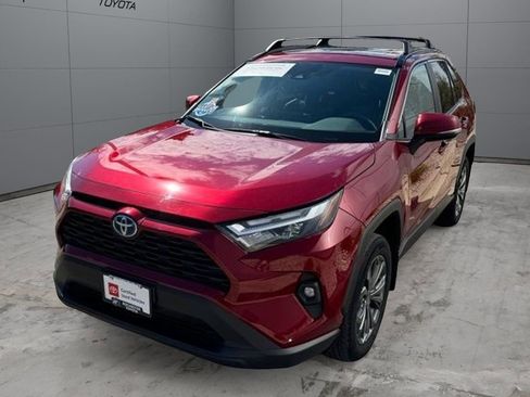 Certified 2022 Toyota RAV4 XLE Premium AWD/4WD image 34