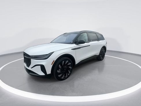 New 2026 Lincoln Nautilus Reserve w/ Jet Appearance Package image 4