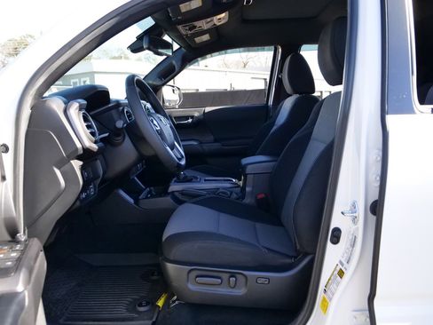 Used 2023 Toyota Tacoma TRD Off-Road image 28