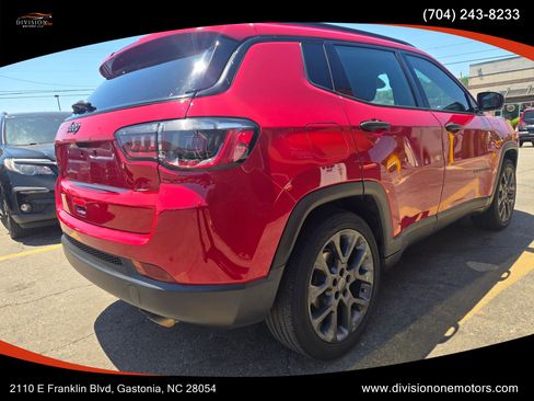 Used 2021 Jeep Compass Latitude FWD image 4