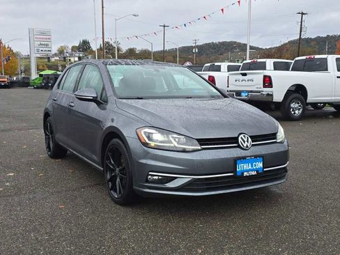 Used 2018 Volkswagen Golf SE image 7
