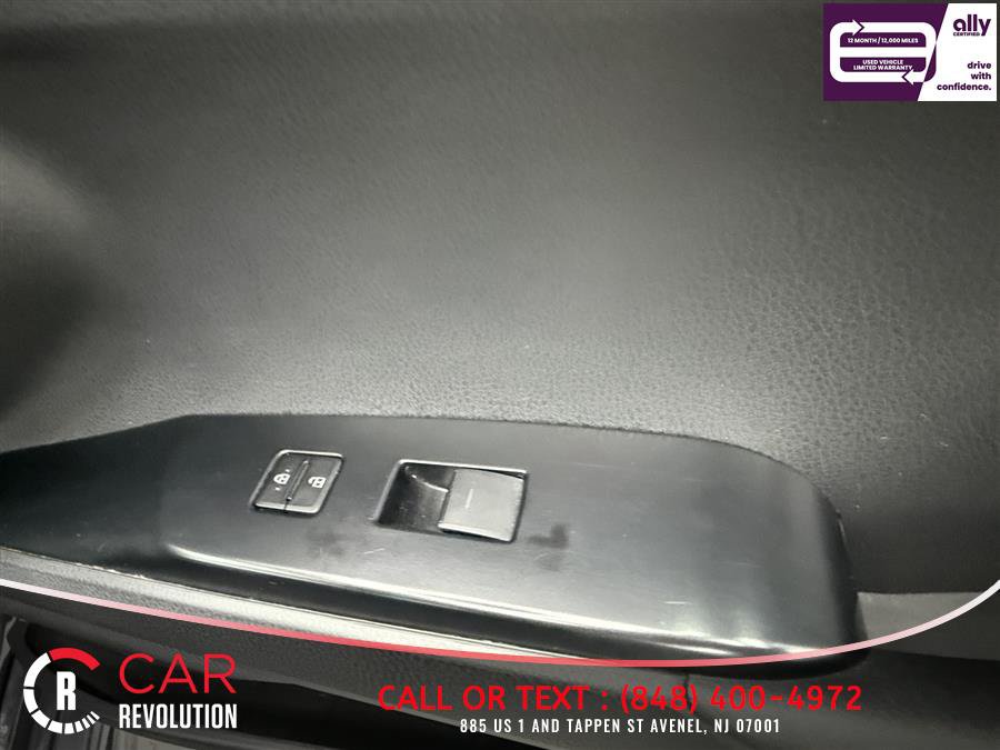 Used 2025 Toyota Camry SE FWD image 39